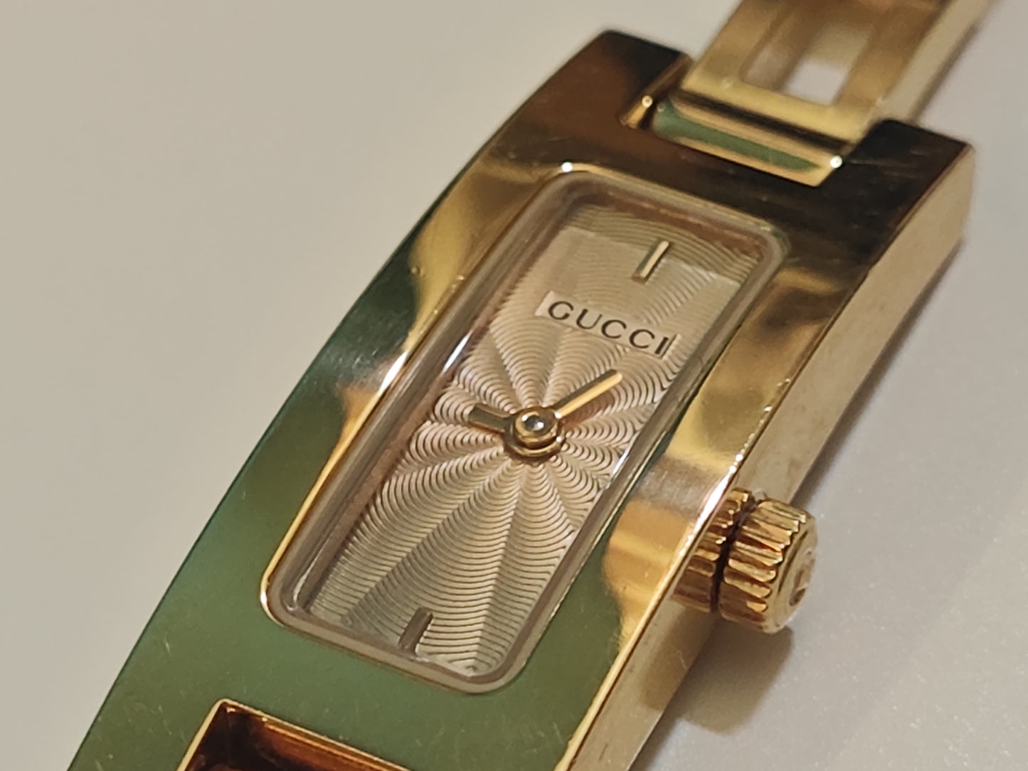 Gucci 3000 Series - 18k Yellow Gold - Ref: 3900L