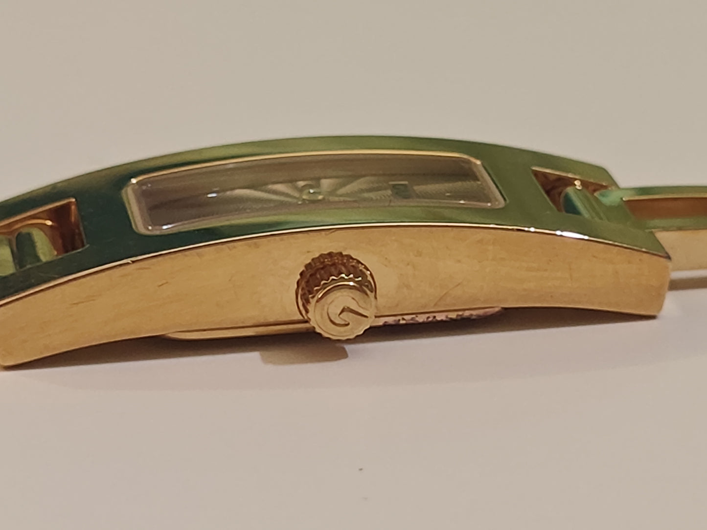 Gucci 3000 Series - 18k Yellow Gold - Ref: 3900L