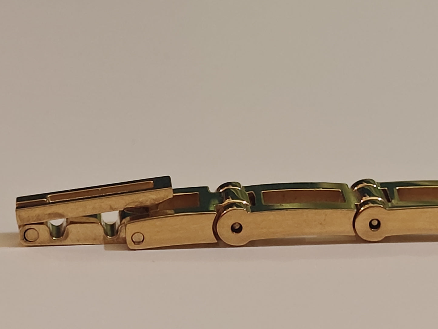 Gucci 3000 Series - 18k Yellow Gold - Ref: 3900L