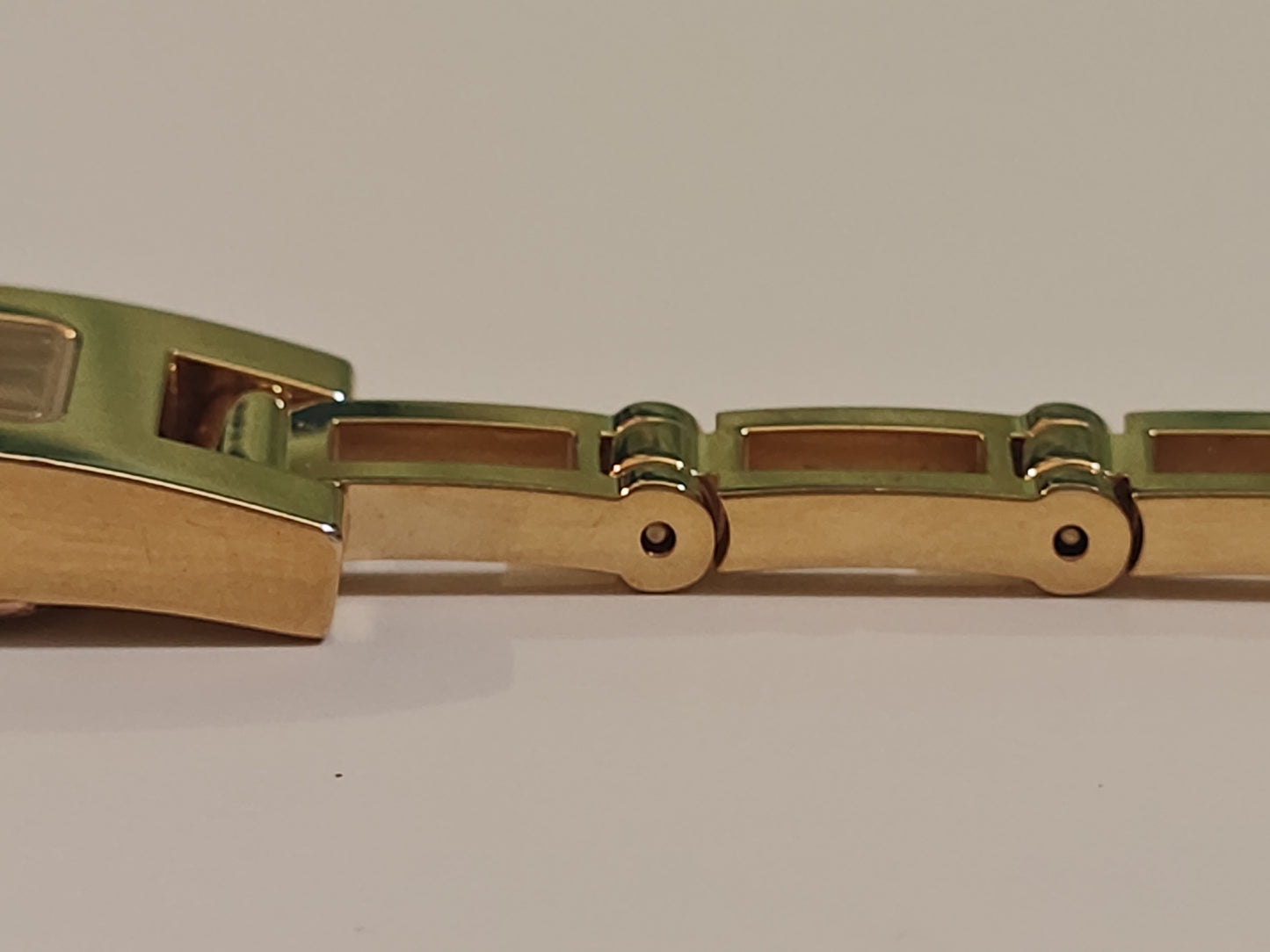 Gucci 3000 Series - 18k Yellow Gold - Ref: 3900L