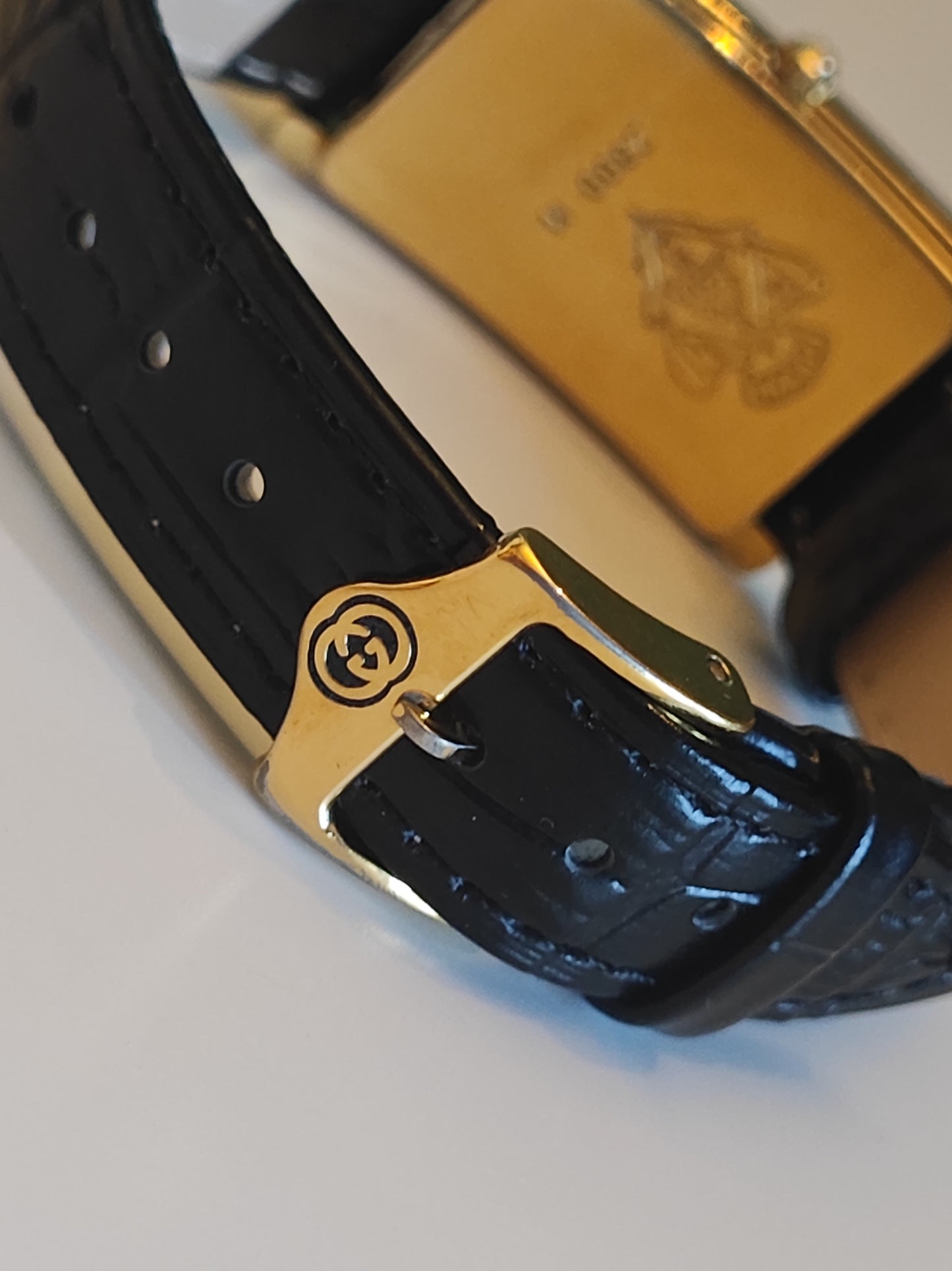 Gucci 2000 Series - 18k Gold Plated - Ref. 2600M Quartz